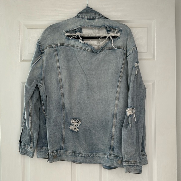 LEVIS VINTAGE DISTRESSED DENIM TRUCKER JACKET - Picture 3 of 3